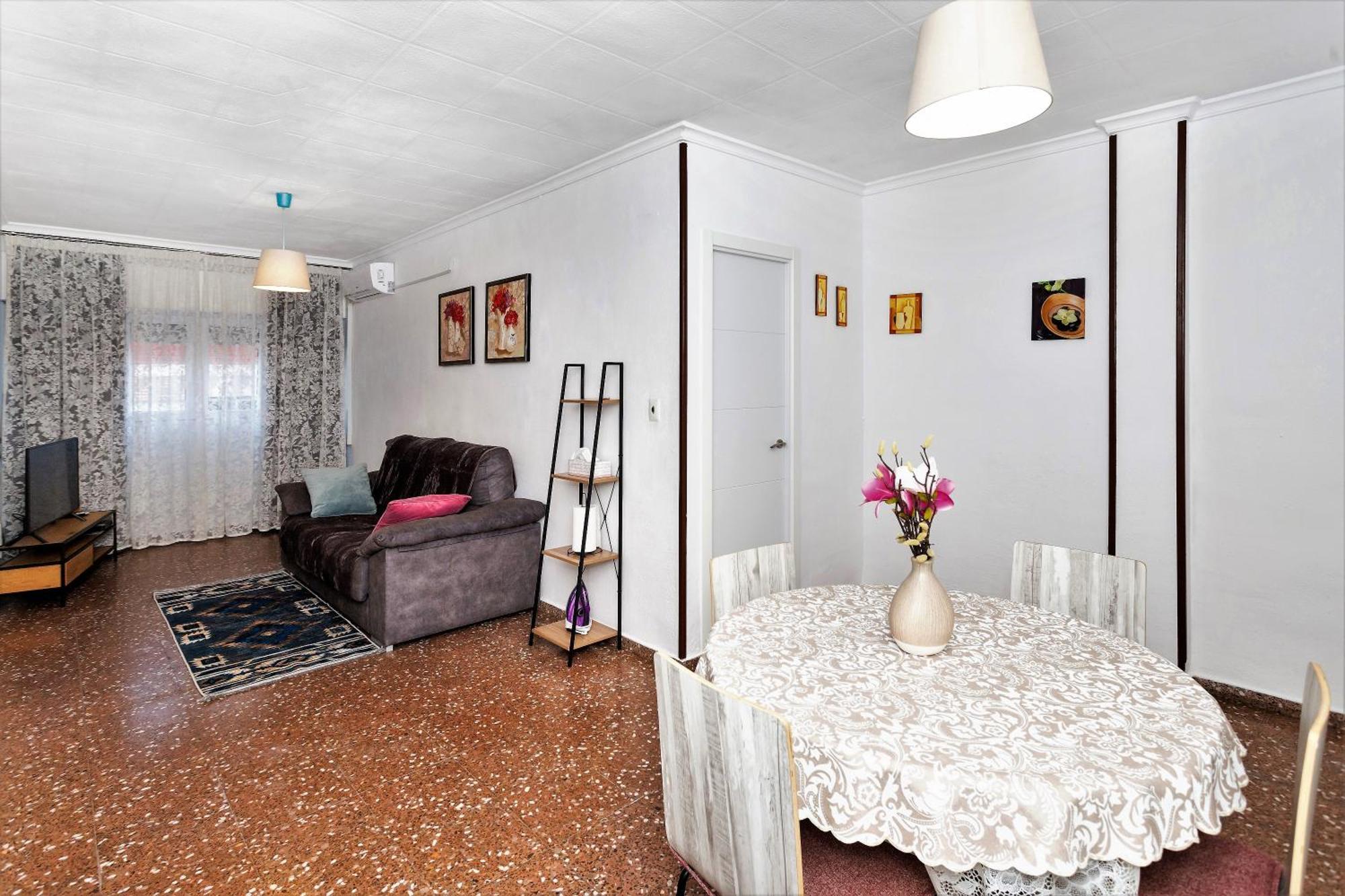 Comfortable Apartment With Wi-Fi อาลิกันเต ภายนอก รูปภาพ
