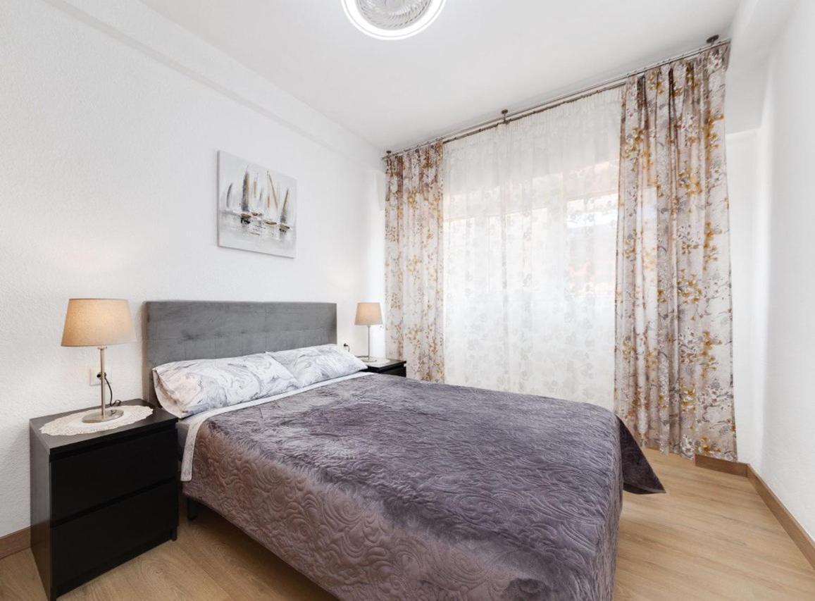 Comfortable Apartment With Wi-Fi อาลิกันเต ภายนอก รูปภาพ