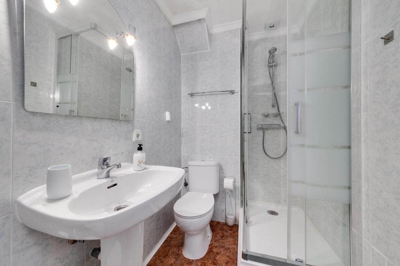 Comfortable Apartment With Wi-Fi อาลิกันเต ภายนอก รูปภาพ