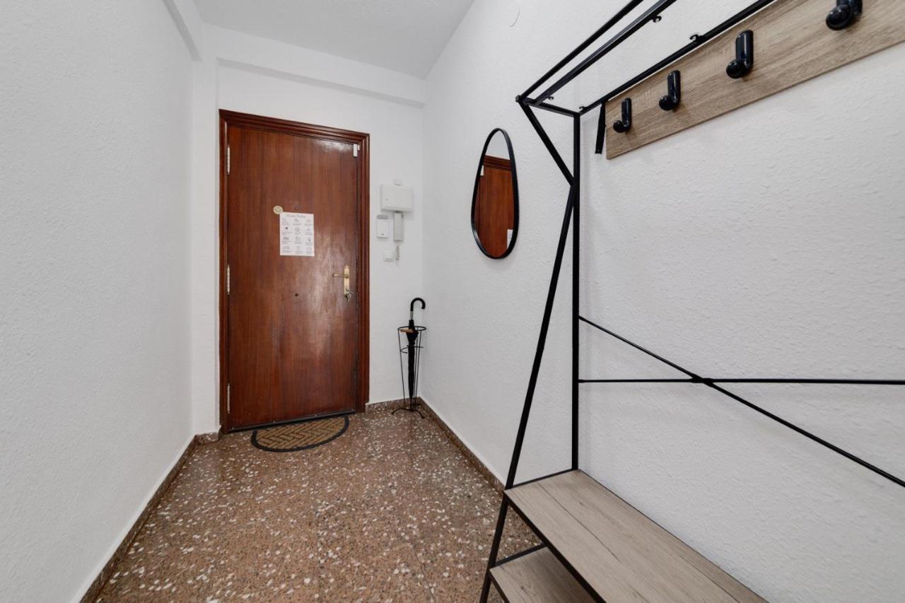 Comfortable Apartment With Wi-Fi อาลิกันเต ภายนอก รูปภาพ