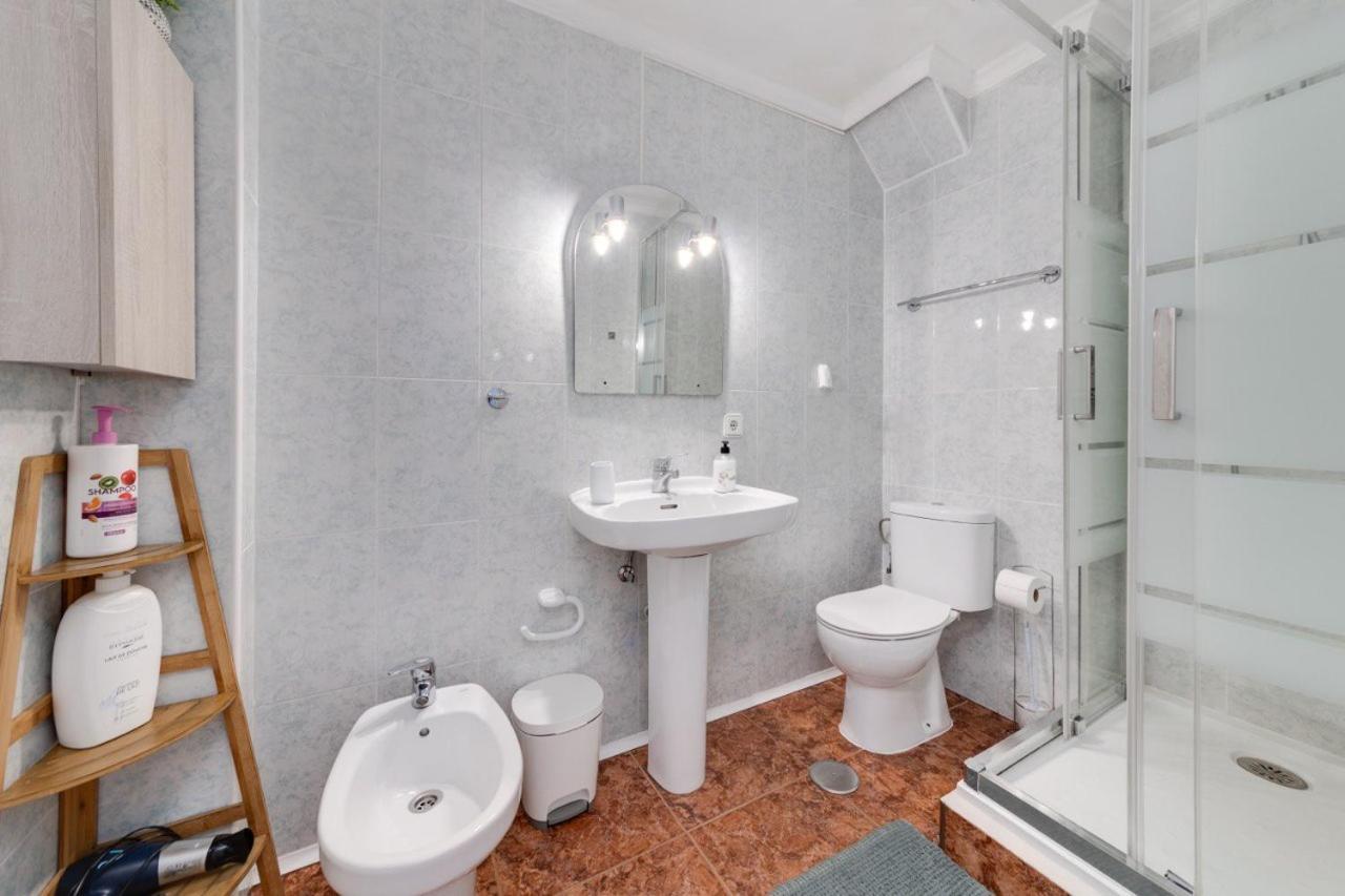 Comfortable Apartment With Wi-Fi อาลิกันเต ภายนอก รูปภาพ