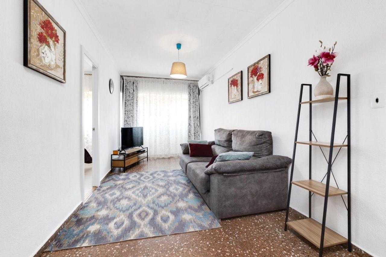 Comfortable Apartment With Wi-Fi อาลิกันเต ภายนอก รูปภาพ