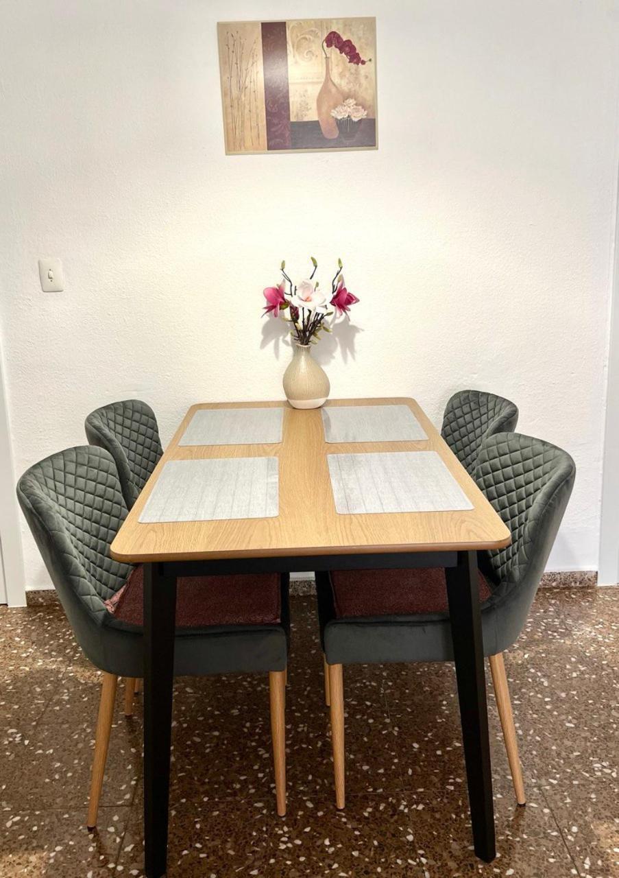 Comfortable Apartment With Wi-Fi อาลิกันเต ภายนอก รูปภาพ